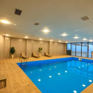 Pine Astoria מלון